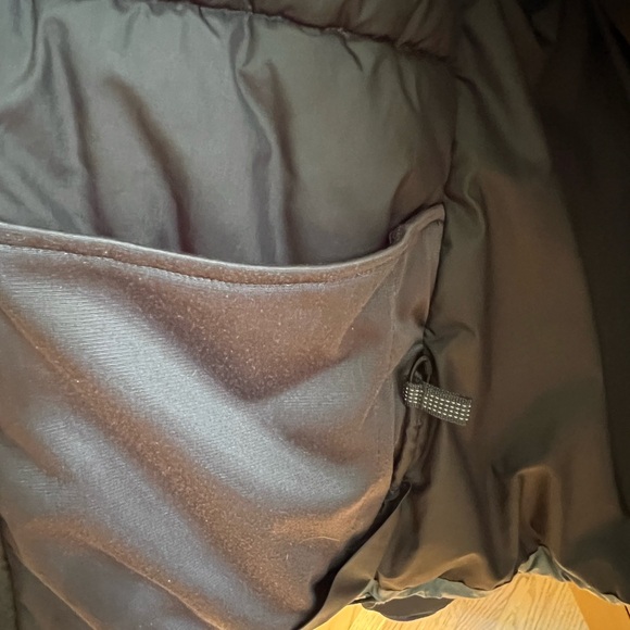 Patagonia kids’ down coat size Small - Picture 6 of 7